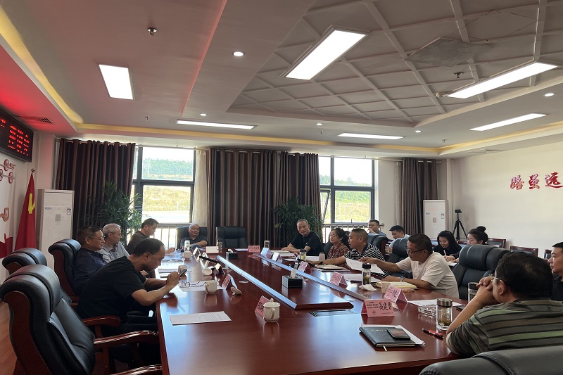 凯时尊龙人生就是博集团召开“共建三十载，，，，，同行筑路梦”座谈会