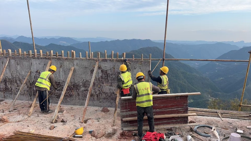 筑路修桥后，，，，，，，群山阔然时 ——剑阁县下寺至利州区月坝公路项目（三个石至硝洞垭段）高质量建设侧记